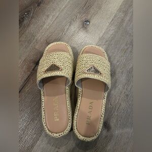 Raffia platform slides